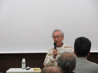講演する湯浅氏