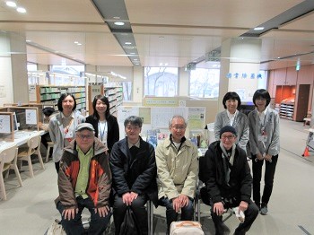 三上於菟吉特別展示コーナーと湯浅氏、川口氏