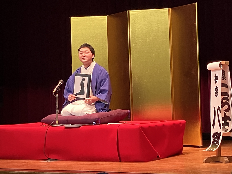 林家八楽さんの紙切り