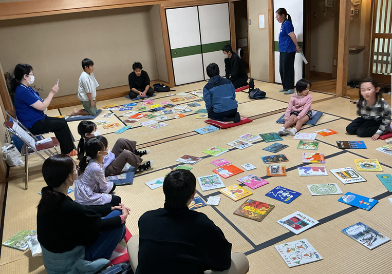 えほんかるた大会の様子(全景)